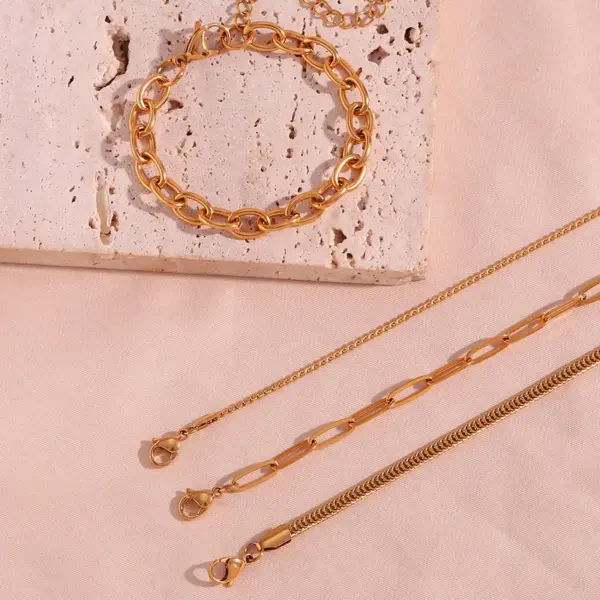 Wholesale 304 Stainless Steel Oval Solid Color PVD Coated 18K Real Gold Plated Simple Style Classic Style Waterproof Non Tarnish Plating Gold Bracelets