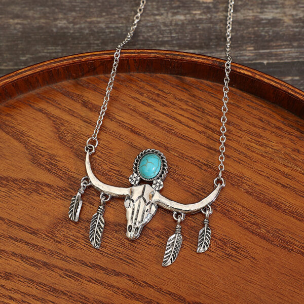 Wholesale Cross-border new retro Western style turquoise ox head pendant necklace