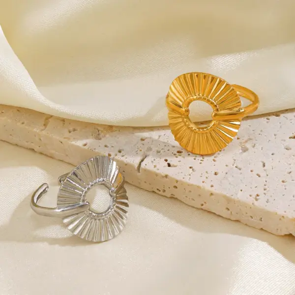 Wholesale PVD Coated 18K Gold Plated Round 304 Stainless Steel IG Style Waterproof Non Tarnish Open Rings