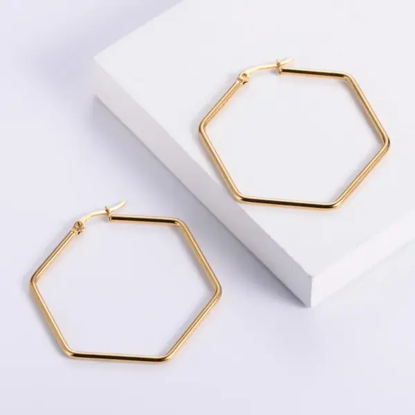 Wholesale PVD Coated Imitation Gold Heart 304 Stainless Steel Simple Style Waterproof Non Tarnish Earrings