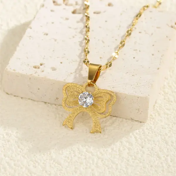 Wholesale Jewelry Simple Style Classic Style Cross 201 Stainless Steel 304 Stainless Steel Brass Zircon 18K Gold Plated Plating Inlay Pendant Necklace Lip Chain