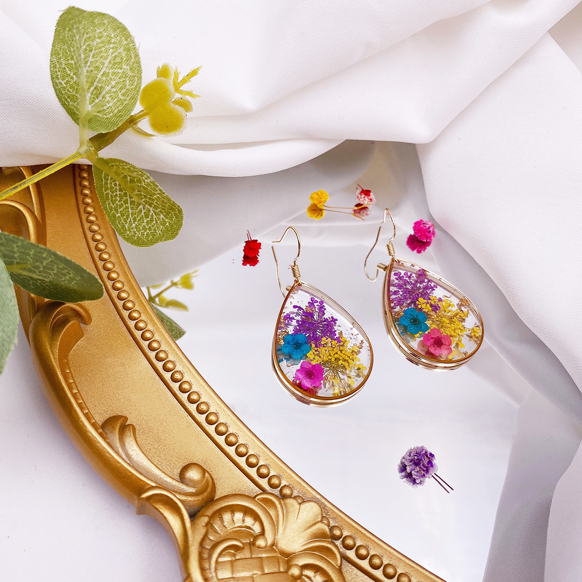 Wholesale op-shaped natural ied flower earrings ins fresh real flower gold foil earrings rose Pearl real flower earrings for women