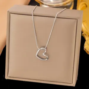 19 [Ah6169] Heart Necklace / Steel Color