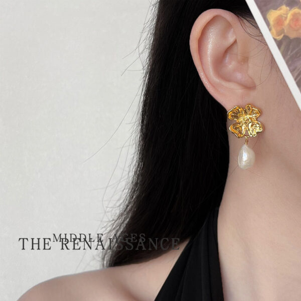 Wholesale vintage Antique Baroque Freshwater Pearl Earrings Collection Retro Court Style Fritillaria Flower Ear Jewelry