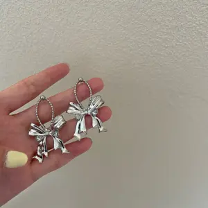 40 Silver Needles. Bow / Silver
