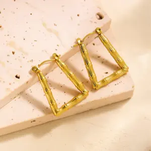EH0111 Earrings / Gold
