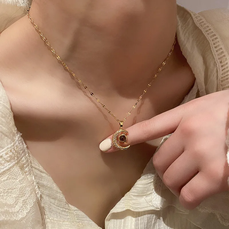 Wholesale PVD Coated Real Gold Plated Moon Stainless Steel Titanium Steel Simple Style Waterproof Non Tarnish 304 Stainless Steel Pendant Necklace