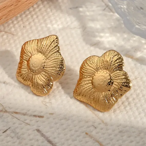 Wholesale Electroplating Golden Plated Sunflower Leaves Flower 304 Stainless Steel Casual Simple Style Polishing Plating Earrings