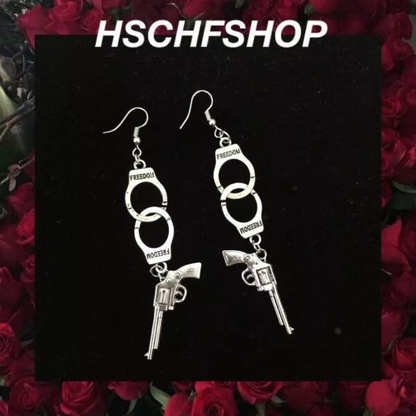 Wholesale European and American Popular Fashion Stylish Punk Earrings Dark Pistol High Heels Handcuffs Earrings Earrings