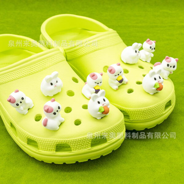 Wholesale Hot Sale Cute Animal Garden Shoe Buckle Accessories in stock Cartoon Kitten 3D Hole Shoes Flower Decoration Accessories