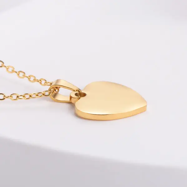 Wholesale Ion Plating (IP) 18K Gold Plated Heart Shape 304 Stainless Steel Sweet Simple Style Waterproof Non Tarnish 304 Stainless Steel Pendant Necklace