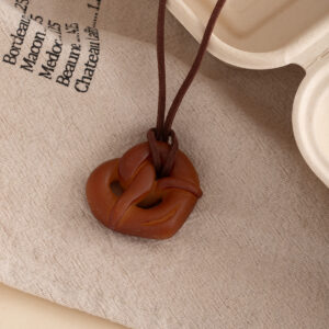 X109/heart-shaped bread