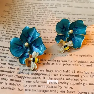 Silver Needle bee flower earrings