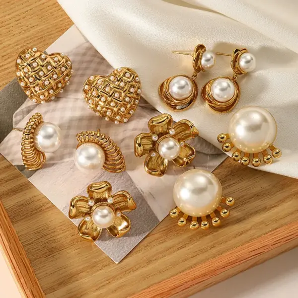 Wholesale 1 Pair Retro Classic Style Flower Plating Titanium Steel Drop Earrings Ear Studs