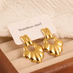 Gold / Average Size / Style 97