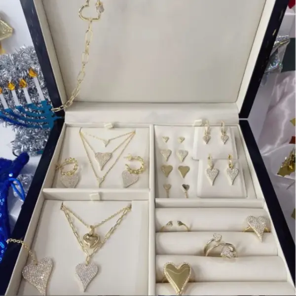 Wholesale Fashion Heart Copper Artificial Gemstones Earrings