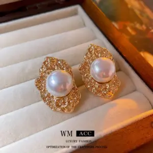 Silver Needle Mid-Ancient Geometric Pleated Pearl Ear Clip (Environmentally Friendly Electroplating)