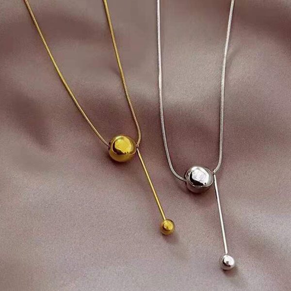 Wholesale Japanese and Korean Cold Style Metal Ball Pendant Necklace European and American Fashion Elegant Design Sense Clavicle Chain Long Woolen Chain