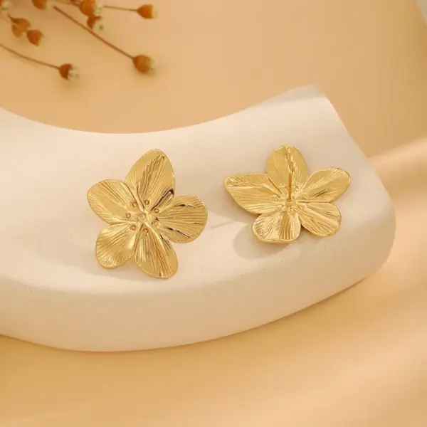 Wholesale 1 Pair Casual Simple Style Streetwear Waves Heart Shape Flower Plating 304 Stainless Steel Ear Studs