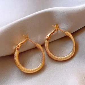 81# Silver Needle-Gold-Round