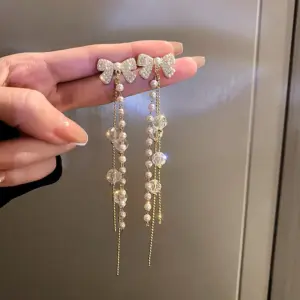 Silver Needle. Pearl Bow