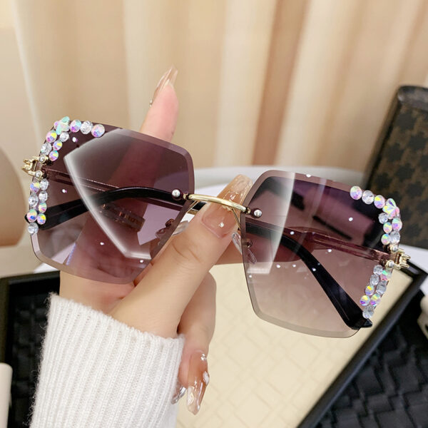 Wholesale Large-frame Trimmed Box Sunglasses Women's Glitter Pink Star Diamond High-end Casual Women's UV-resistant Sunglasses