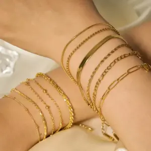 Wholesale Ion Plating (IP) 18K Gold Plated Paper Clip Flower 304 Stainless Steel Sweet Simple Style Waterproof Non Tarnish 304 Stainless Steel Lobster Trigger Clasp Closure Chain Necklace