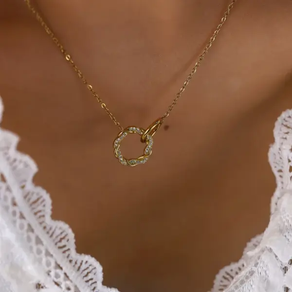 Wholesale New Product Braided Heart Inlaid Diamond Titanium Steel Collarbone Chain Women's Fashion Stainless Steel 18K Gold Circle Pendant Necklace