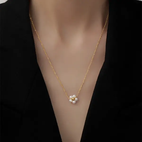 Wholesale PVD Coated Real Gold Plated 18K Gold Flower 304 Stainless Steel Elegant Sweet Waterproof Non Tarnish 304 Stainless Steel Necklace