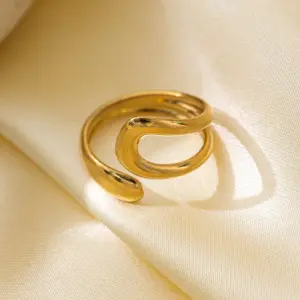 Qyf50 Irregular Hollow-out Ring / Gold