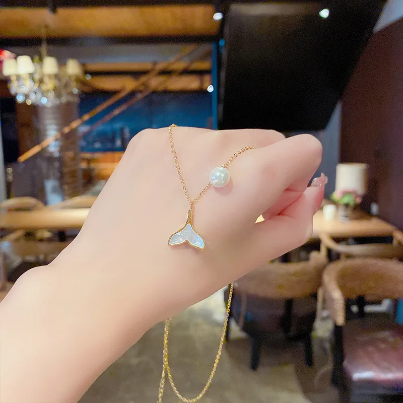 Wholesale 304 Stainless Steel Fish Tail PVD Coated 18K Real Gold Plated Simple Style Pendant Necklace