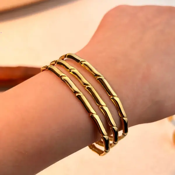 PVD Coated Real Gold Plated 18K Geometric Stripe Spiral 304 Stainless Steel Elegant Classic Style Waterproof Non Tarnish Wide Bracelet