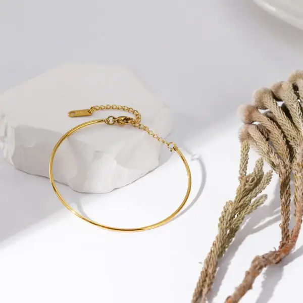 Wholesale PVD Coated Real Gold Plated Solid Color 304 Stainless Steel Simple Style Waterproof Non Tarnish 304 Stainless Steel Bangle
