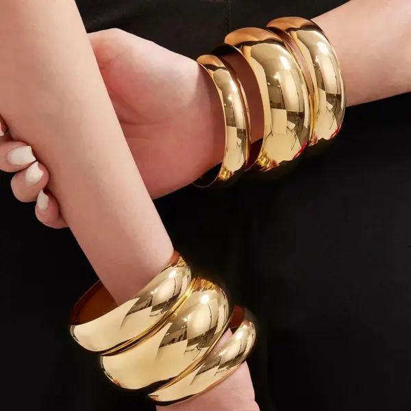 Wholesale Exaggerated Wide Face Smooth Surface Gold Plated Stainless Steel Bracelet Women's Vintage Style Luxury Wheel Of Fortune Ring