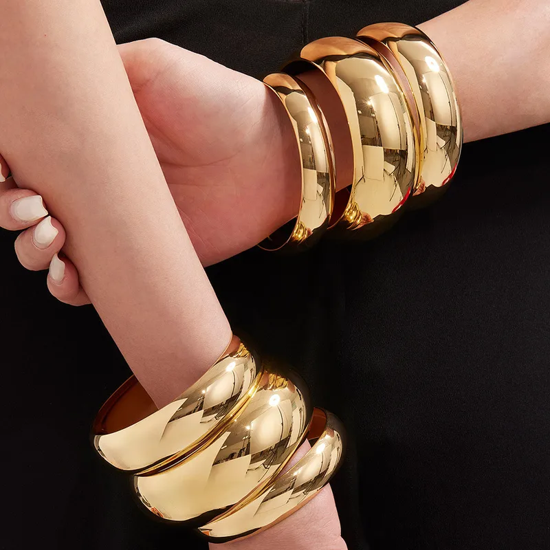 Wholesale Exaggerated Wide Face Smooth Surface Gold Plated Stainless Steel Bracelet Women's Vintage Style Luxury Wheel Of Fortune Ring