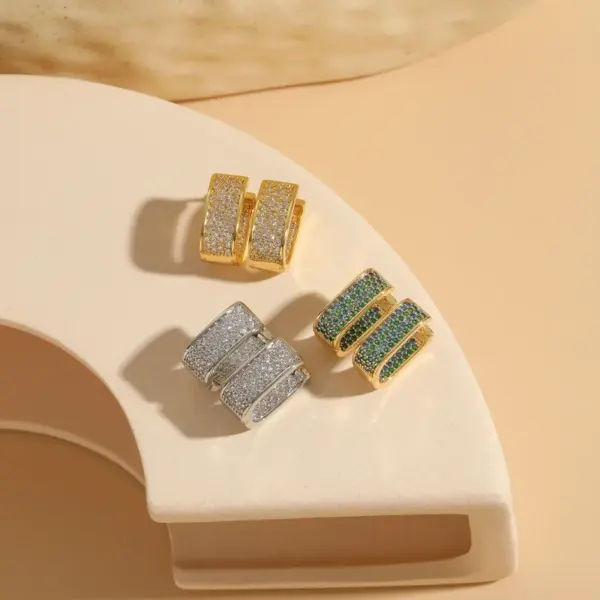 Wholesale 1 Pair Elegant Luxurious Classic Style Solid Color Asymmetrical Plating Inlay Copper Zircon 14k Gold Plated Hoop Earrings