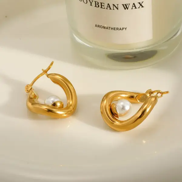 Wholesale 304 Stainless Steel Gold Plated Vacuum Electroplating (In Furnace) Pastoral Geometric Pattern Gold Women's Suitable C-shaped Earrings