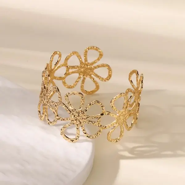 304 Stainless Steel Flower PVD Coated Stone-Free Real Gold Plated Retro Classic Style Waterproof Non Tarnish Plating Bangle