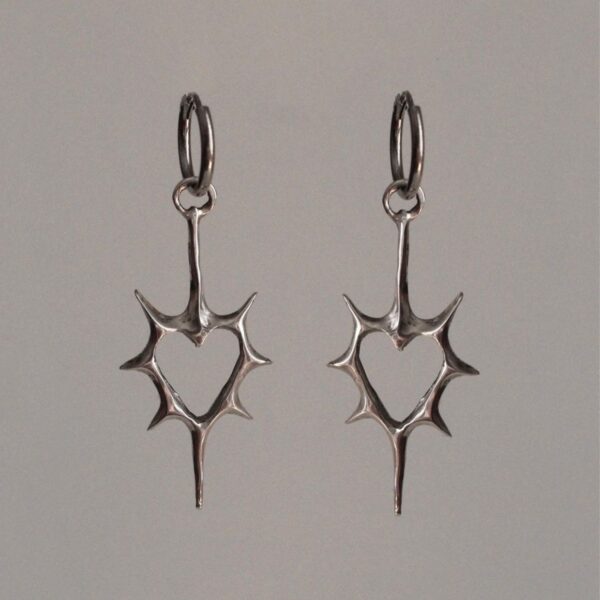 Wholesale New niche design hollow Thorn peach heart earrings High sense couple's men's and women's ear buckle