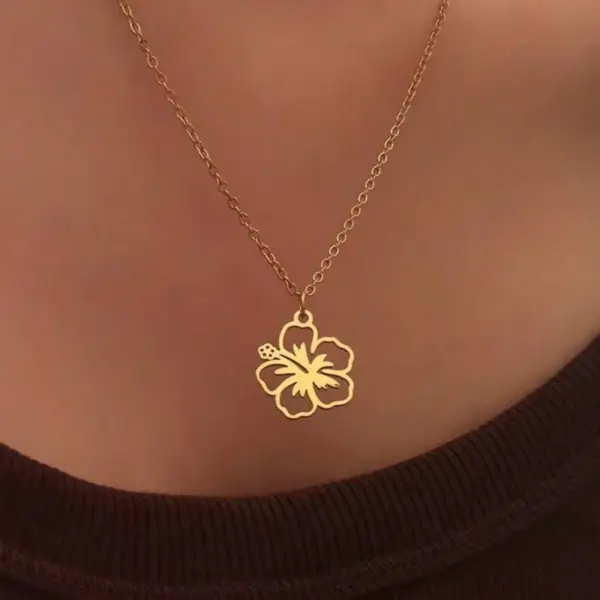 Ion Plating (IP) Real Gold Plated Flower 304 Stainless Steel Simple Style Waterproof Non Tarnish 304 Stainless Steel Pendant Necklace