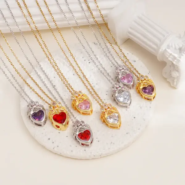 Wholesale Titanium Steel Heart Shaped Necklace Women's Luxury Versatile Crown Pink Gold Plated Chain Fashionable Accessory