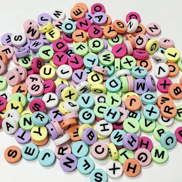 Wholesale Horizontal hole 26 letters bracelet silicone flat beads