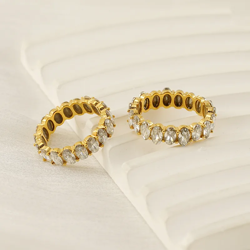 Wholesale Ion Plating (IP) 18K Gold Plated Round 304 Stainless Steel Shiny Waterproof Non Tarnish Rings