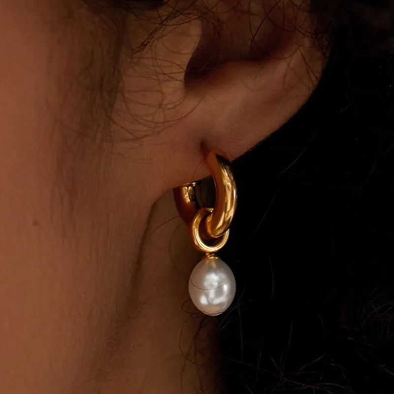 Wholesale 304 Stainless Steel C Shape PVD Coated Pearl 14K Gold Plated 18K Gold Plated Simple Style Waterproof Non Tarnish Plating Inlay Gold Drop Ear