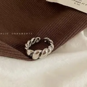 XTY279 / Adjustable Opening