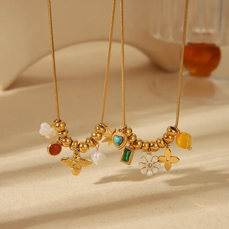 Wholesale Ion Plating (IP) 18K Gold Plated Red Heart Flower 304 Stainless Steel Simple Style Commute Pendant Necklace