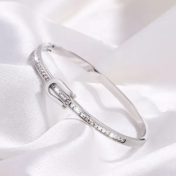 Wholesale 304 Stainless Steel Geometric Solid Color PVD Coated Rhinestones Real Gold Plated 18K Gold Hip-Hop Waterproof Non Tarnish Bangle