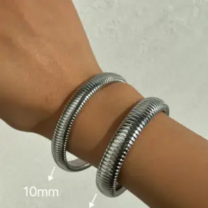 Width 10mm, Length 18cm. / Silver
