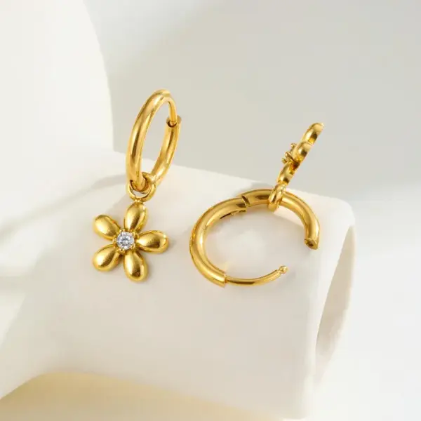 Wholesale PVD Coated Real Gold Plated 18K Gold Flower 304 Stainless Steel IG Style Casual Artistic Waterproof Non Tarnish Charm Sleeper Hoop Earrings