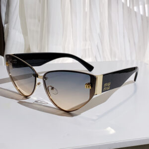 Bright black feet blue orange slices